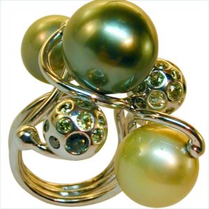 bague fly triple perles des mers du sud saphirs et diamants