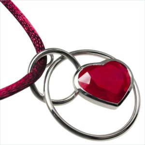 pendentif coeur rubis sur or blanc palladié