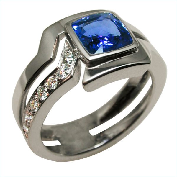 bague art déco saphir coussin et diamants or blanc palladié – Image 2