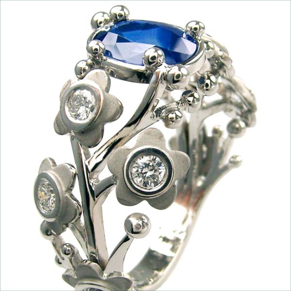 bague symphonie florale saphir et diamants or blanc palladié – Image 2