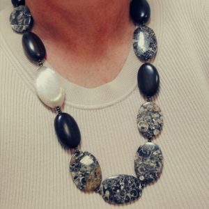 Long collier Jaspe à turitelles, bois et argent 925