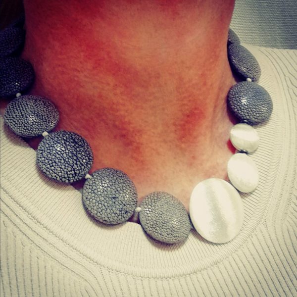 Collier galuchat et argent 925 brossé – Image 2