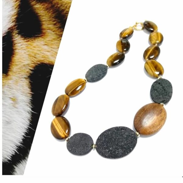 COLLIER "TIGER WOOD" OEIL DE TIGRE-LAVE ET BOIS DE KAMAGONG plaqué or 18 carats