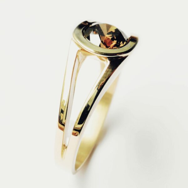 Bague Avalon diamant brun/cognac 1.07 carat or jaune 18 carats – Image 4