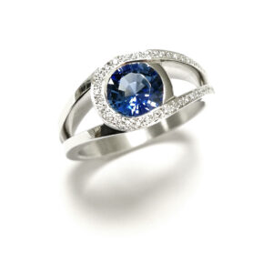 BAGUE AVALON SAPHIR DE CEYLAN AAA ET DIAMANTS OR BLANC PALLADIE 18 CARATS