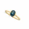 Bague parenthèse topaze blue london facettée sur or jaune 18 carats 750/000ème