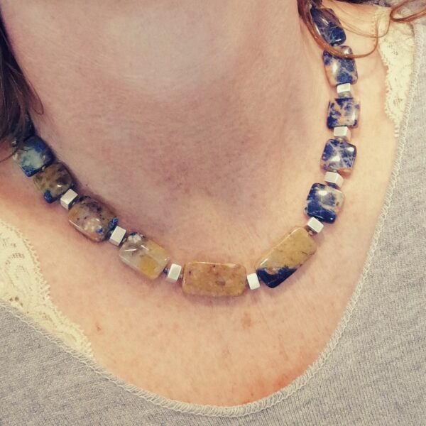 Collier "Terre & mer 1" sodalite marron et argent 925 brossé – Image 2