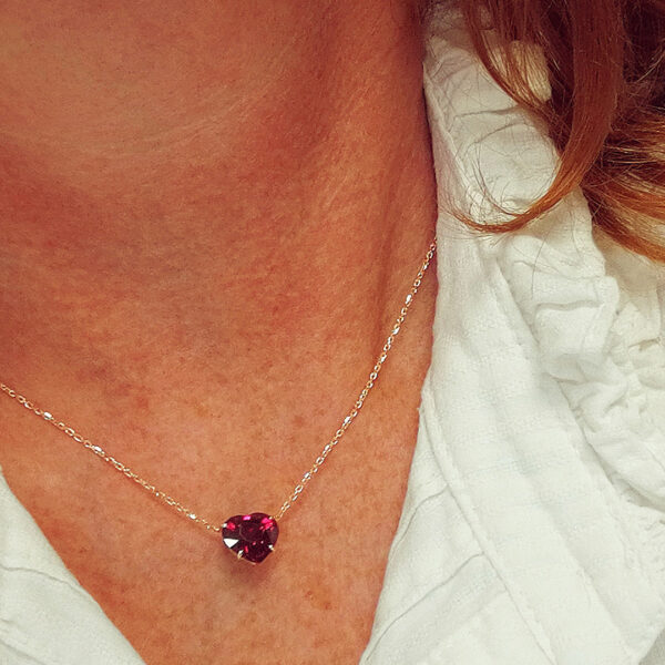 COLLIER COEUR RHODOLITE AAA 4.54 CARATS CHATON OR JAUNE 18 CARATS FAIT MAIN – Image 2