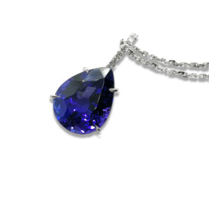 PENDENTIF TANZANITE POIRE 4.91 CARATS ET DIAMANTS OR BLANC 18 CARATS