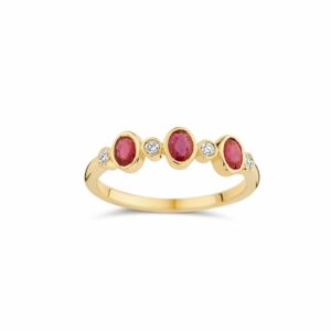 Bague rubis et diamants sertis clos sur or jaune 18 carats 750/000ème