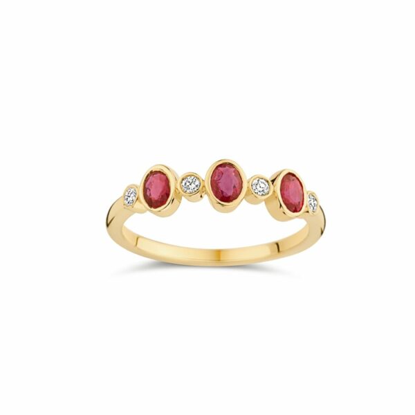 Bague rubis et diamants sertis clos sur or jaune 18 carats 750/000ème