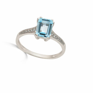 Bague Art déco topaze bleue sky et diamants sur or blanc 18 carats