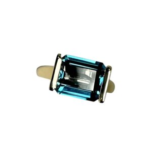 Bague Ando topaze bleue London taille émeraude or jaune 18 carats 750/000ème