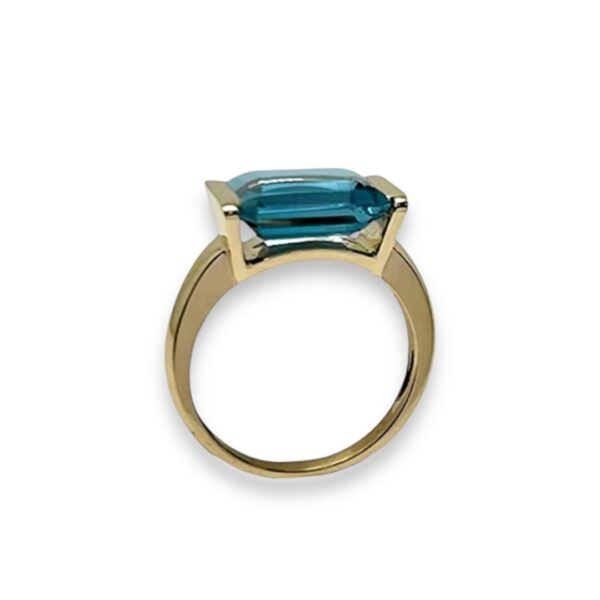 Bague Ando topaze bleue London taille émeraude or jaune 18 carats 750/000ème – Image 2