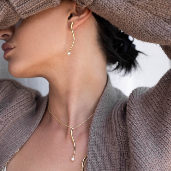 BOUCLES D'OREILLES TWIST EN BRONZE ET PERLES D'IMITATION – Image 3
