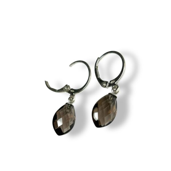 Boucles d'oreilles mini créoles pierre de lune facettée blanche. Plaqué or 18 carats. – Image 3