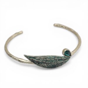 Bracelet rigide Rameau bronze oxydé et crystal facetté vert émeraude Cherbourg