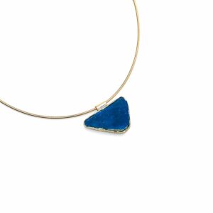 Collier Roche Delta bronze pierre de résine bleu profond artisanat Cherbourg