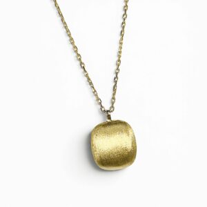 Collier coussin en or jaune 18 carats brossé 750/000ème. Cherbourg