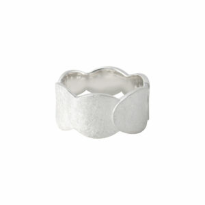 Bague Cascade argent 925 brossé bandeau grand modèle. Cherbourg